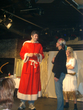 ..und ja, sie hat piercings!