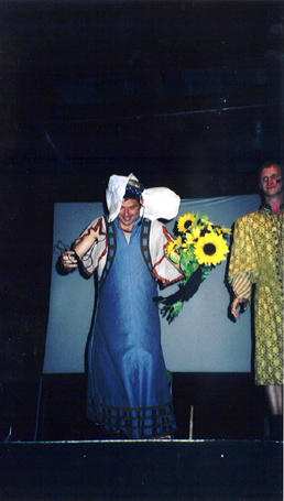 der gro�darsteller verbeugt sich