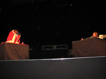 Gleich f�llt der Mantel..