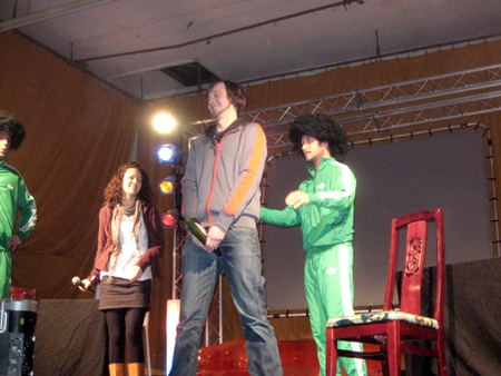 der mann mit der gurke..