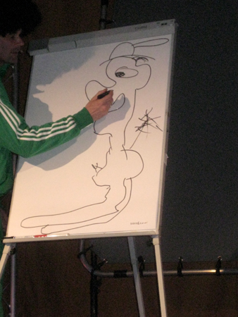 perspektivisch gezeichnet..