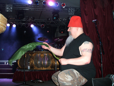 ..mit den palmwedeln..