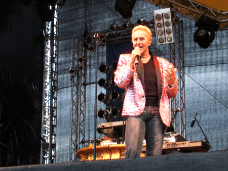 k�ss die hand sch�ne frau..