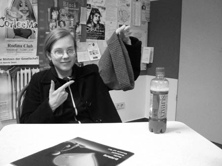 eine m�tze! unglaublich!!