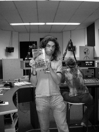 springhuhn pr�sentiert die zeit-kugel