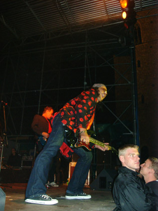 rechts unten ein aufpasser..