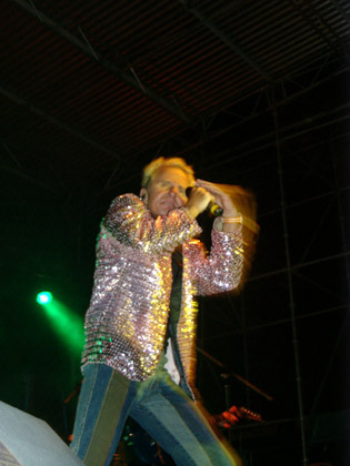 und alle mal mitklatschen..