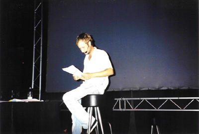 Michi mit Abschiedsbrief, betroffen