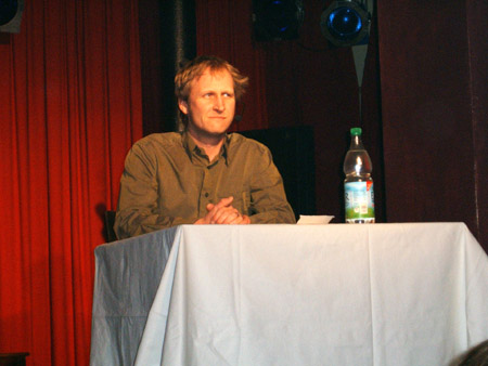 noch schaut er zweifelnd..