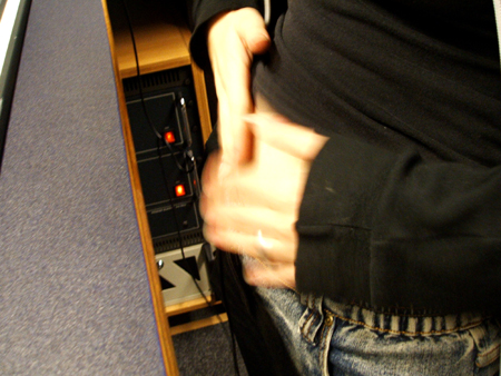 chrissy klatscht sich aufn bauch