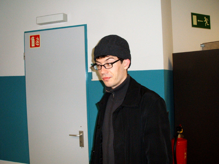 christian schaut zweifelnd