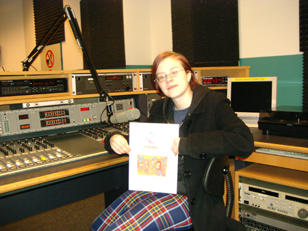 chrissy h�lt die kunst hoch