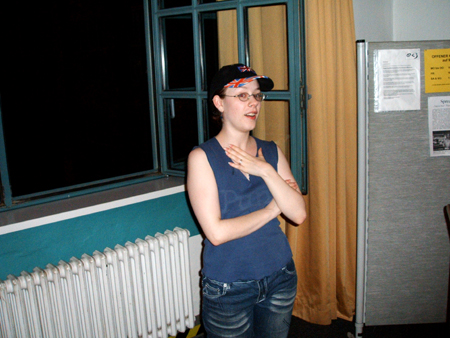 chrissy mu� sich selbst anfassen..