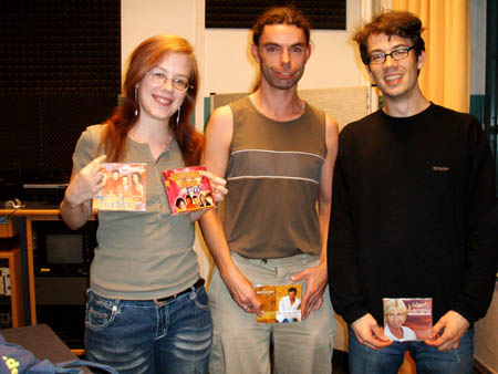 das team freut sich �ber schlager-cds..