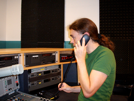 auch um 23:01 telefonieren wir noch mit den h�rern