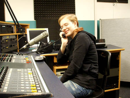 nein, chrissy schl�ft nicht beim telefonieren..