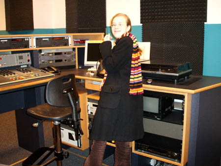 chrissy hat n schal um..