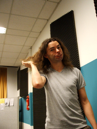 springhuhn freut sich �ber sein sch�nes haar