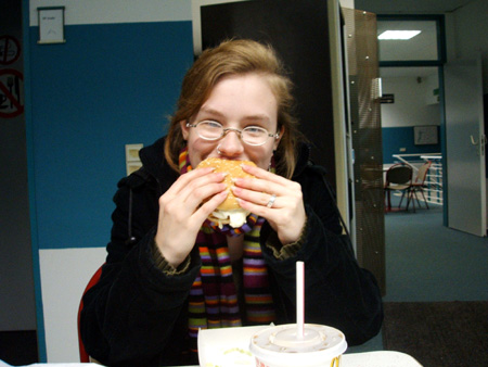 chrissy wirbt f�r mc doof..