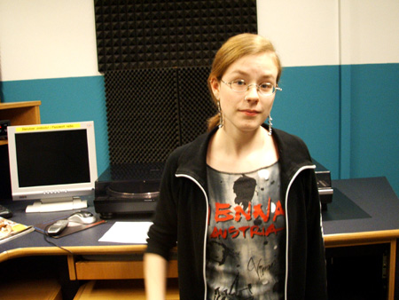 chrissy guckt �berrascht